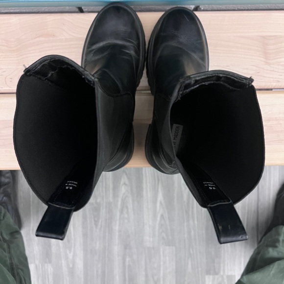 Steve Madden Black Slip-On Chelsea Platform Boots - Picture 12 of 13